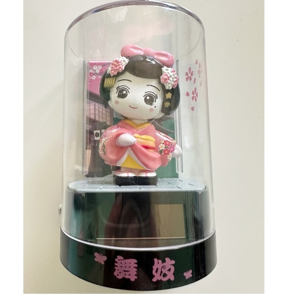 Solar Powered Maiko-Chan Bobble Head Figure Pink Kimono Cherry Blossoms Japan - Picture 1 of 5